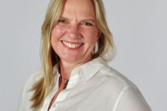 Elizabeth Dahlhoff Elizabeth Dahlhoff