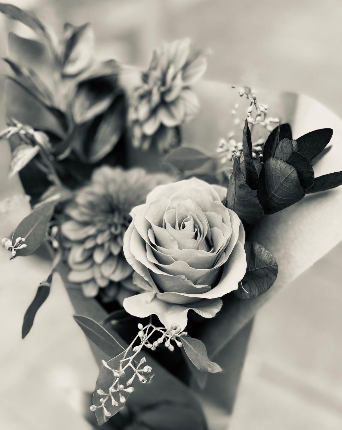 Bouquet in black and white