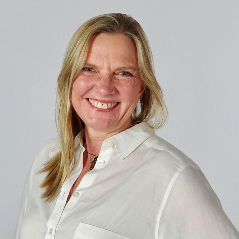 Elizabeth Dahlhoff Elizabeth Dahlhoff